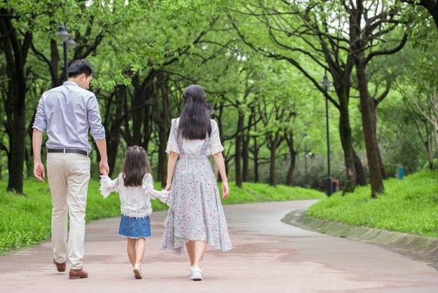 老婆和别人同居需要收集什么证据吗?